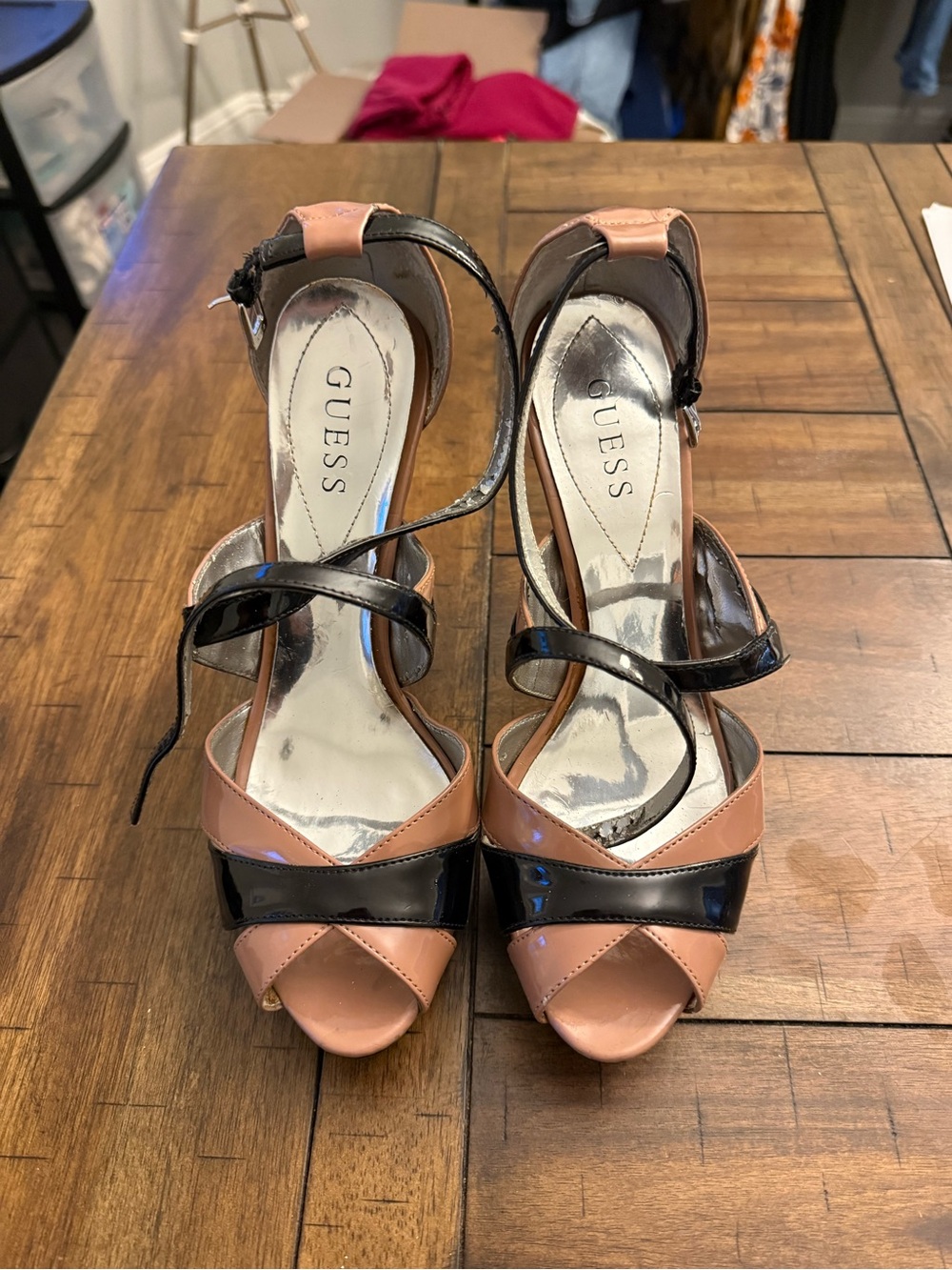 GUESS tan and Black Crisscross Strappy Heels Y2K pumps 8.5